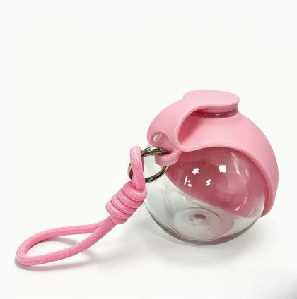 Botella de agua portatil para mascotas, color rosa, fondo blanco