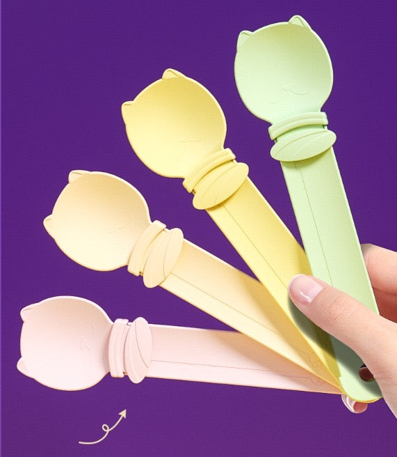 Cuchara Dispensadora de Snacks para Gatos - disponible en 4 colores pastel